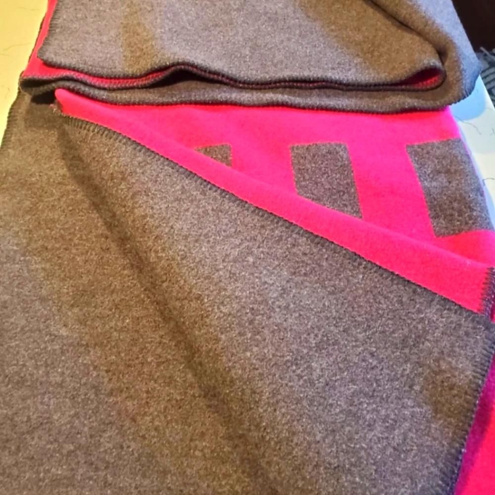 Pendelton wool reversible king size blanket